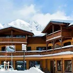Hotel apartamentowy Torri Di Seefeld Seefeld w Tirolu